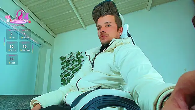 Snapshot of Gold_Loyal77 chatting on October 3, 11:29 am Gold Loyal77 online show from October 3, 11:29 am