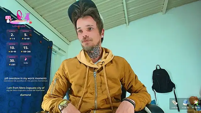 Snapshot of Gold_Loyal77 chatting on December 19, 8:21 am Gold Loyal77 online show from December 19, 8:21 am