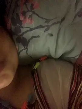 Snapshot of Roubi99six chatting on November 24, 3:06 am Roubi99six online show from November 24, 3:06 am