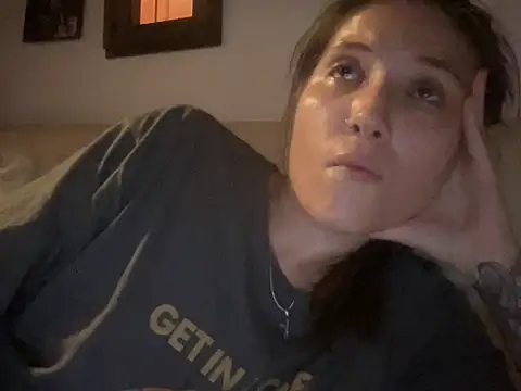 Snapshot of dddasani chatting on November 19, 2:22 am dddasani online show from November 19, 2:22 am