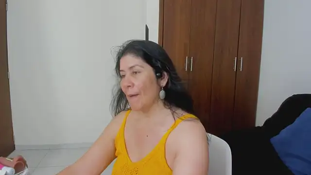 Snapshot of kiraGeiner chatting on June 24, 1:04 am kiraGeiner online show from June 24, 1:04 am