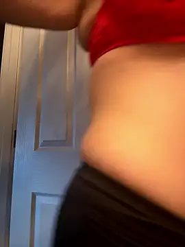 thatgurlred online show from January 11, 8:14 pm