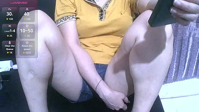 Snapshot of Owe_chan chatting on June 20, 10:56 pm Owe chan online show from June 20, 10:56 pm