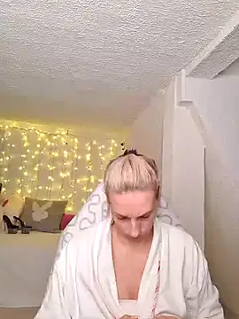 SexyJulia21 online show from December 14, 11:50 am