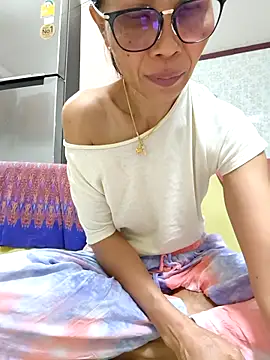 Snapshot of Mama_Eva_1 chatting on October 26, 10:04 pm Mama Eva 1 online show from October 26, 10:04 pm