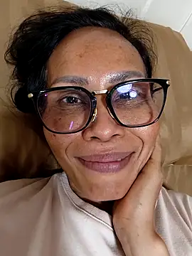 Snapshot of Mama_Eva_1 chatting on November 4, 3:38 am Mama Eva 1 online show from November 4, 3:38 am