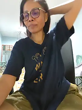 Snapshot of Mama_Eva_1 chatting on November 21, 4:22 am Mama Eva 1 online show from November 21, 4:22 am