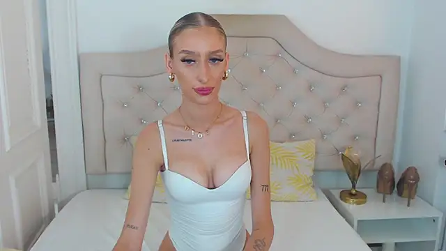 Snapshot of NatalieSensual chatting on June 13, 12:25 pm NatalieSensual online show from June 13, 12:25 pm