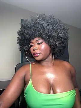 WomanNextdoor1 online show from May 31, 3:04 am