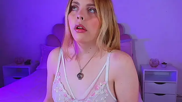 MiaColucci18 online show from June 24, 11:09 am