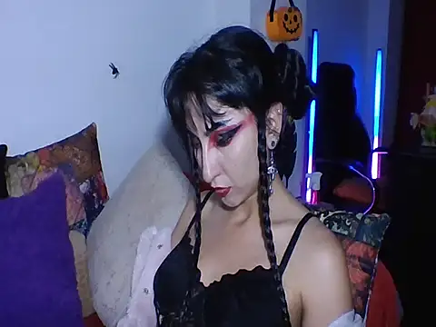 Snapshot of a_miss chatting on October 31, 4:24 am a miss online show from October 31, 4:24 am