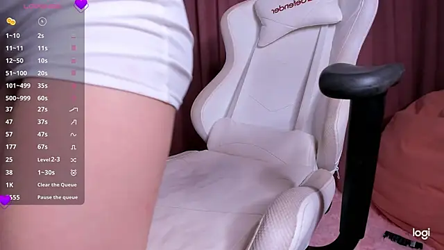 Snapshot of Momo_Ayase_ chatting on November 7, 2:17 pm Momo Ayase online show from November 7, 2:17 pm