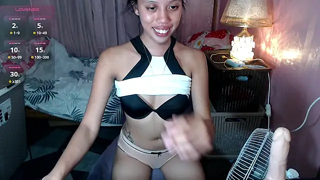 Snapshot of kourtneyluv_ chatting on June 15, 4:15 am kourtneyluv online show from June 15, 4:15 am