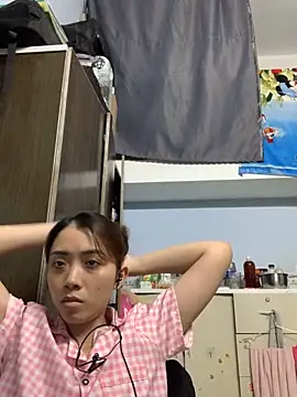 Snapshot of Minee1202 chatting on June 6, 6:18 am Minee1202 online show from June 6, 6:18 am