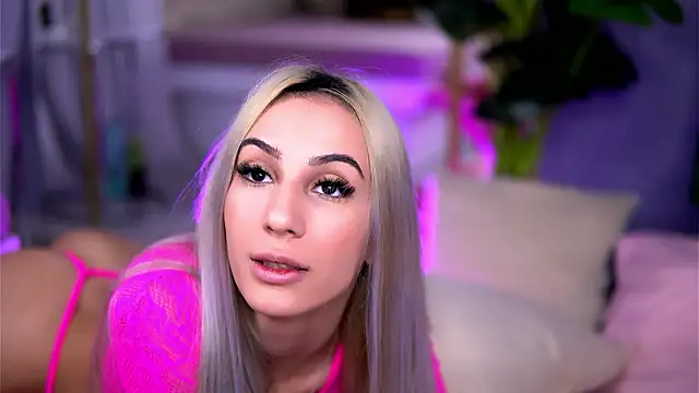 AwaLynch online show from February 14, 5:04 am