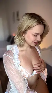Snapshot of LilyFlamee chatting on July 3, 1:17 pm LilyFlamee online show from July 3, 1:17 pm