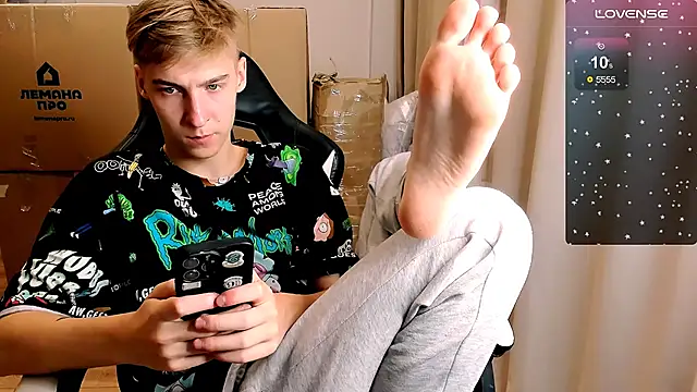 Snapshot of MrSexyCum4U chatting on November 24, 11:59 pm MrSexyCum4U online show from November 24, 11:59 pm