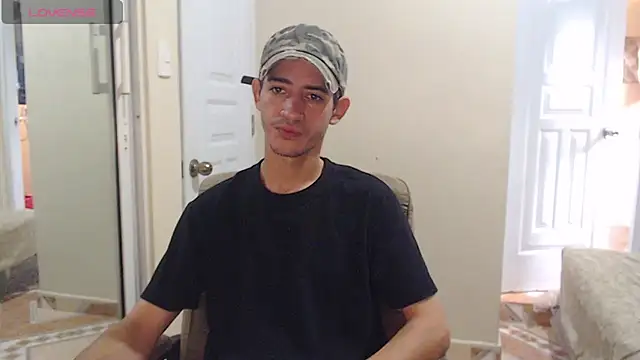 Snapshot of Sexxx20 chatting on December 3, 12:36 pm Sexxx20 online show from December 3, 12:36 pm