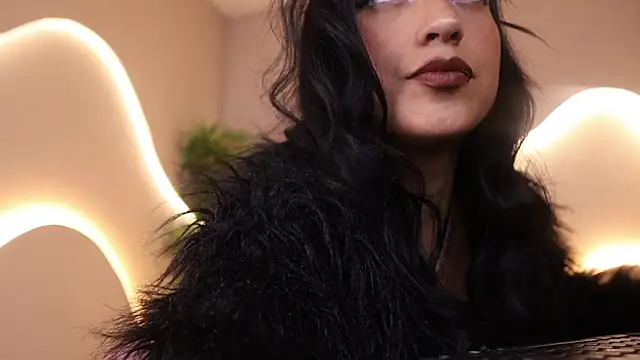 Emma and Issac online show from October 16, 6:36 am