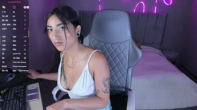 Emma and Issac online show from March 10, 8:58 pm