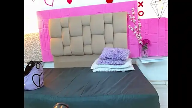 Snapshot of Damary_Leon chatting on September 8, 7:02 pm Damary Leon online show from September 8, 7:02 pm