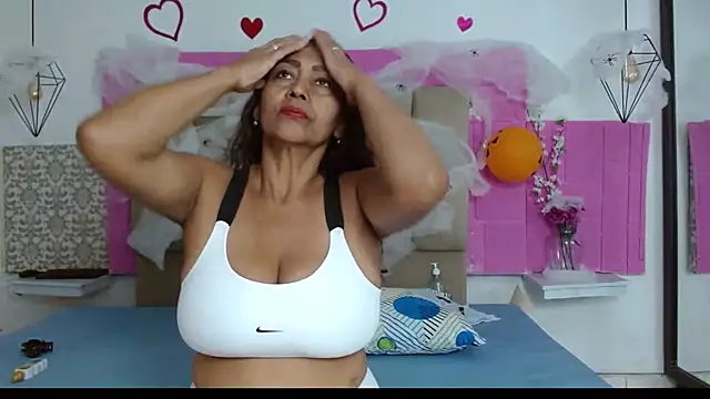 Snapshot of Damary_Leon chatting on October 20, 7:03 pm Damary Leon online show from October 20, 7:03 pm