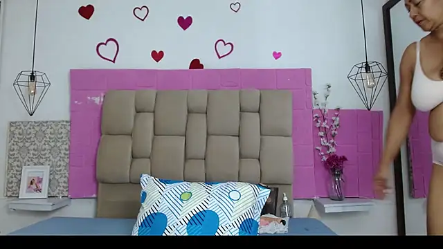 Snapshot of Damary_Leon chatting on December 1, 6:57 pm Damary Leon online show from December 1, 6:57 pm