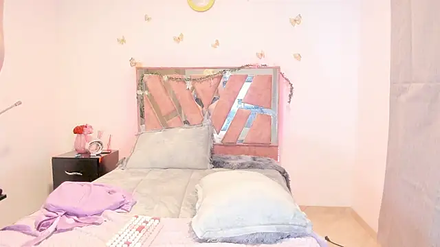 Ella Lenox online show from December 3, 9:35 pm