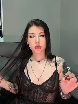 Snapshot of Privad_ravenna chatting on June 15, 6:37 am Privad ravenna online show from June 15, 6:37 am