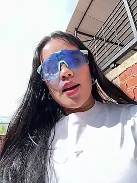 Snapshot of laure_torres chatting on May 25, 1:50 pm laure torres online show from May 25, 1:50 pm