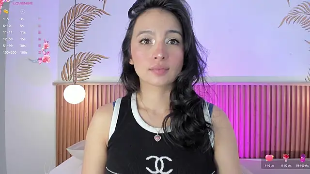 Snapshot of Valleriie_ chatting on July 7, 4:22 pm Valleriie online show from July 7, 4:22 pm