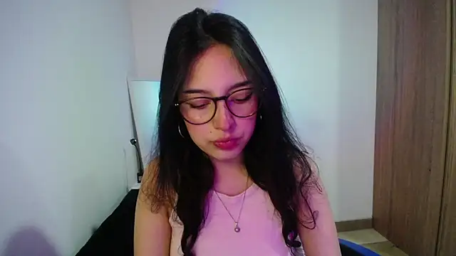 Snapshot of immisssilver chatting on September 19, 1:40 am immisssilver online show from September 19, 1:40 am