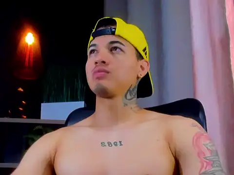 Snapshot of rocoo_santos chatting on May 23, 5:39 pm rocoo santos online show from May 23, 5:39 pm