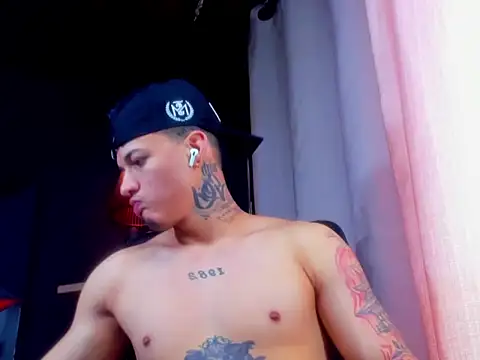 Snapshot of rocoo_santos chatting on June 16, 5:48 pm rocoo santos online show from June 16, 5:48 pm