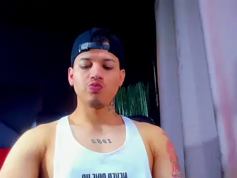 Snapshot of rocoo_santos chatting on June 25, 6:12 pm rocoo santos online show from June 25, 6:12 pm