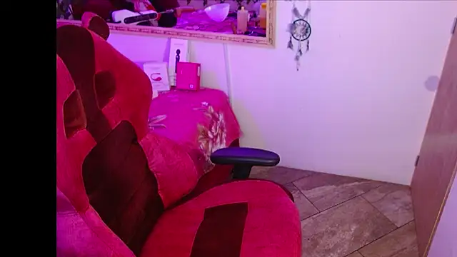 Snapshot of IVET_CUTE1 chatting on July 5, 4:19 am IVET CUTE1 online show from July 5, 4:19 am