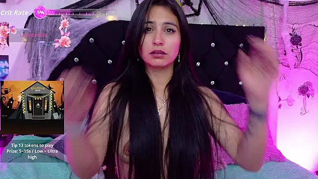 queen smiley online show from October 31, 4:57 am