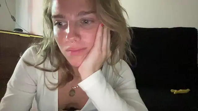 Snapshot of sweetceeme chatting on June 30, 4:02 am sweetceeme online show from June 30, 4:02 am