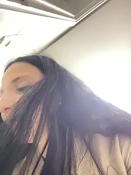 Snapshot of yumi-hot chatting on May 14, 11:11 pm yumi-hot online show from May 14, 11:11 pm