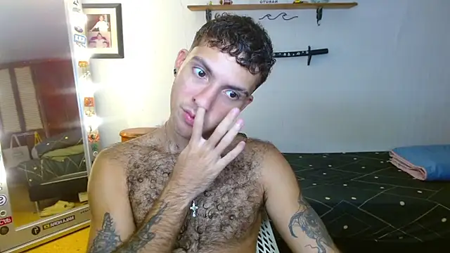 Snapshot of ocean_boy chatting on October 22, 3:01 pm ocean boy online show from October 22, 3:01 pm