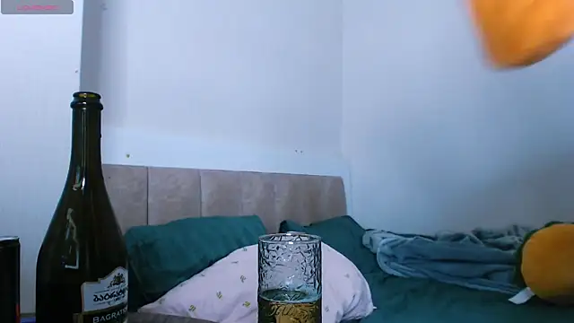 Snapshot of Pizda-Drozda chatting on January 15, 2:43 pm Pizda-Drozda online show from January 15, 2:43 pm