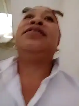 Snapshot of Mamapm20 chatting on October 8, 1:03 am Mamapm20 online show from October 8, 1:03 am