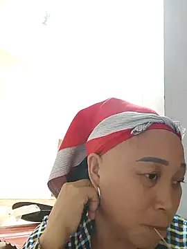 Snapshot of Mamapm20 chatting on October 10, 8:24 am Mamapm20 online show from October 10, 8:24 am