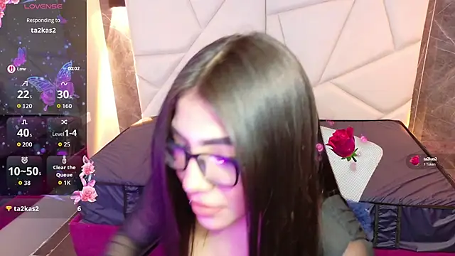 Snapshot of aysel_27 chatting on October 6, 8:28 pm aysel 27 online show from October 6, 8:28 pm