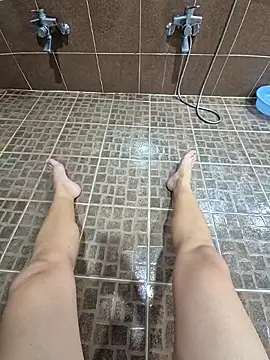 Snapshot of starvingo2002 chatting on October 31, 6:47 am starvingo2002 online show from October 31, 6:47 am