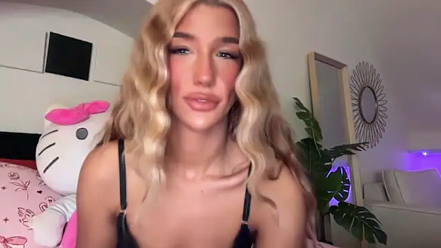 KENNIEXROSE online show from January 8, 9:39 pm