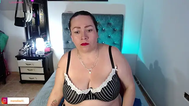 Snapshot of MaraDiaz11 chatting on May 5, 10:51 pm MaraDiaz11 online show from May 5, 10:51 pm