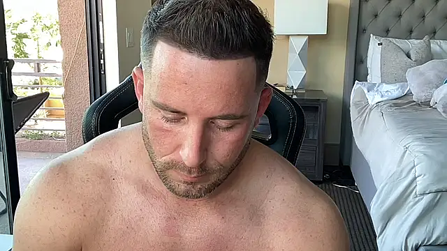 brettmycles28 online show from October 21, 11:16 pm