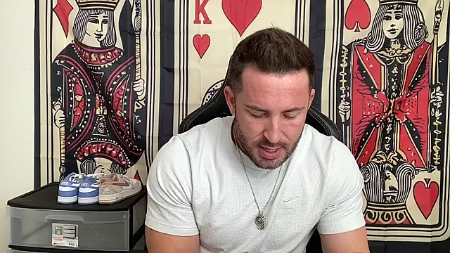 brettmycles28 online show from November 7, 6:08 pm