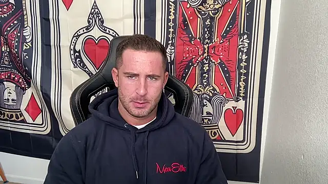 brettmycles28 online show from December 3, 6:06 pm